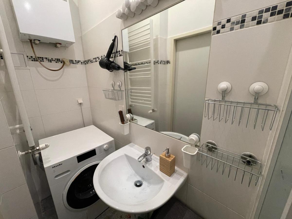 Central Sunny Flat With Free Parking Leilighet Wien Eksteriør bilde